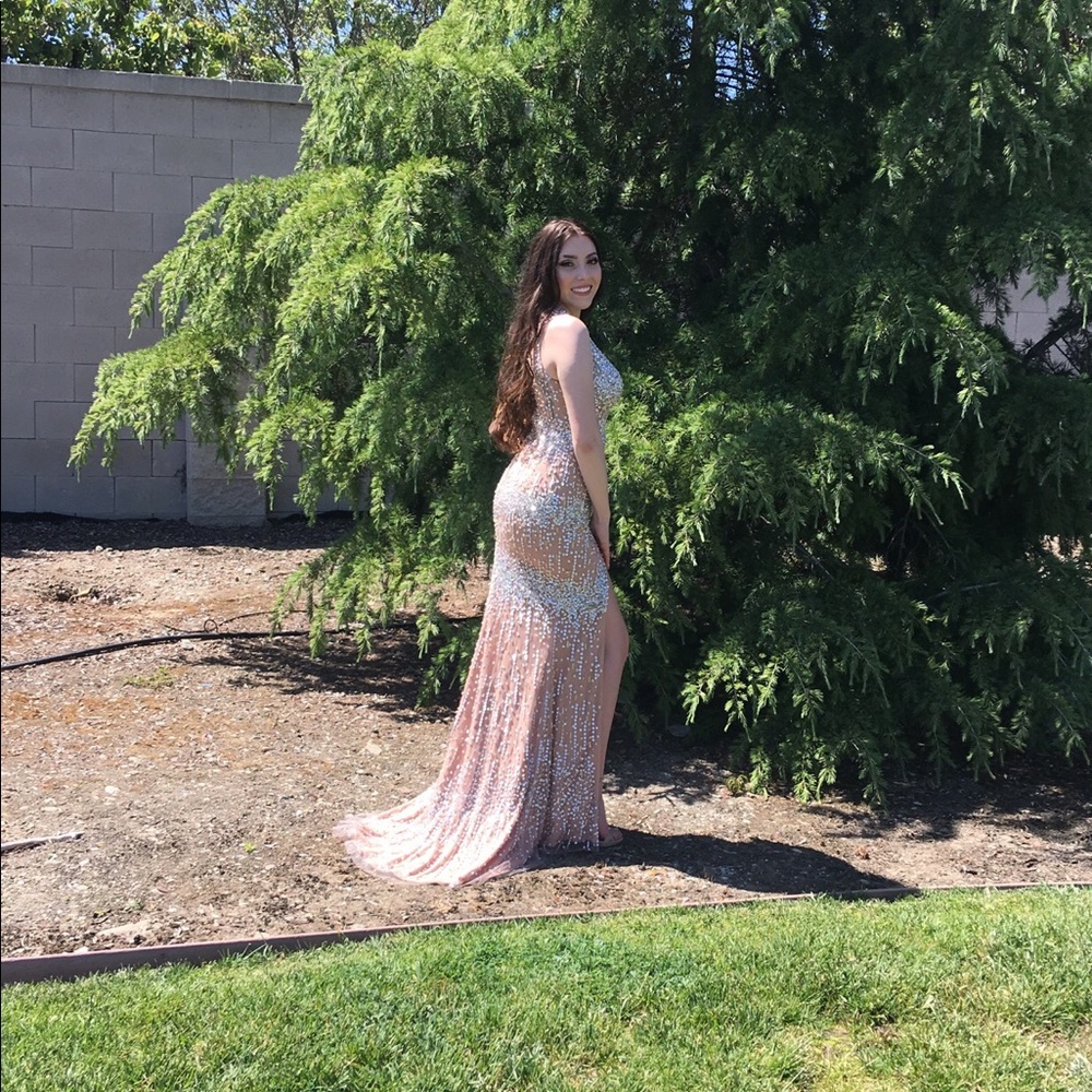 Meet your Posher, Alexis